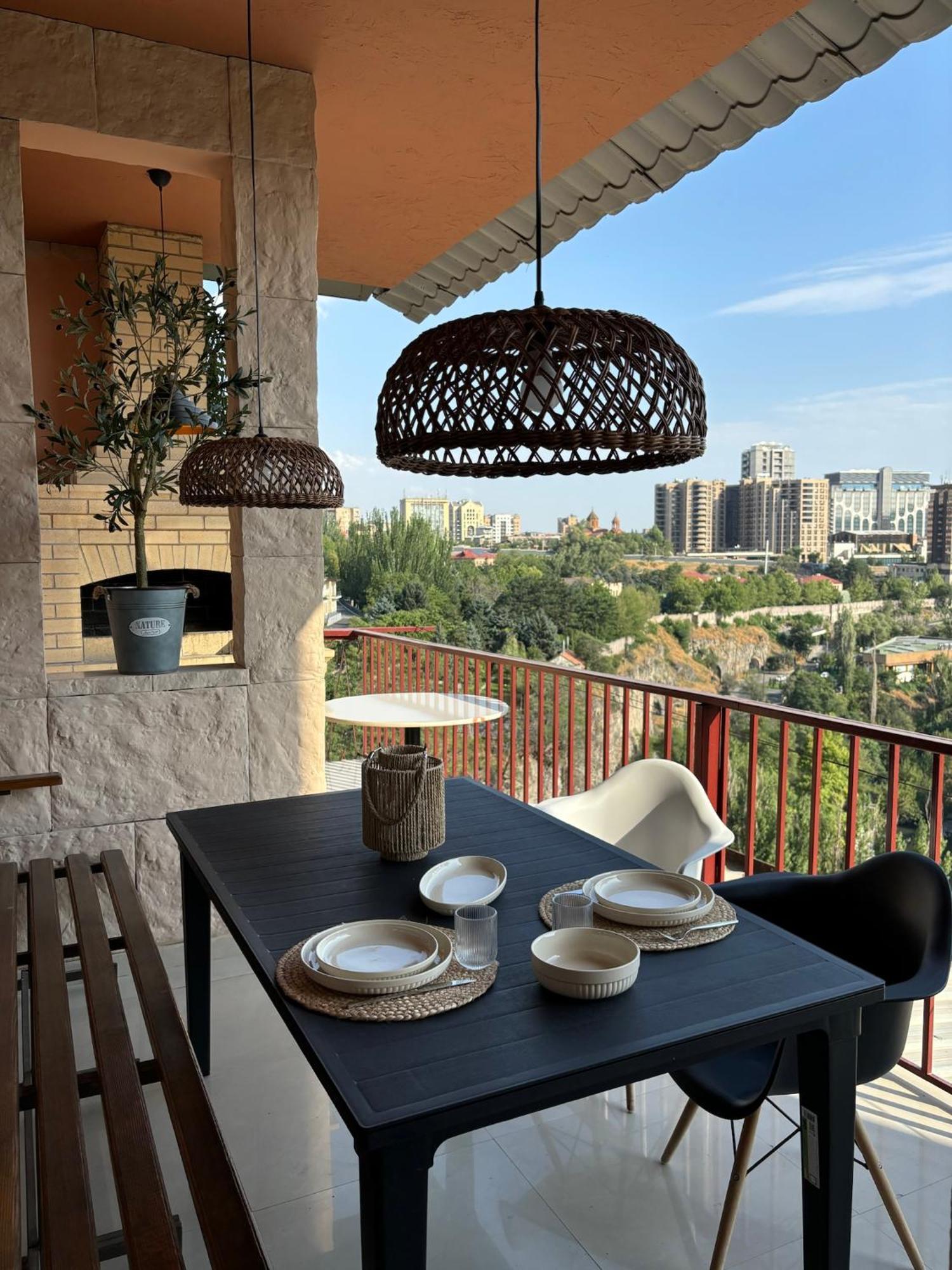 River View Apartment In The Center Of The City Ереван Екстериор снимка